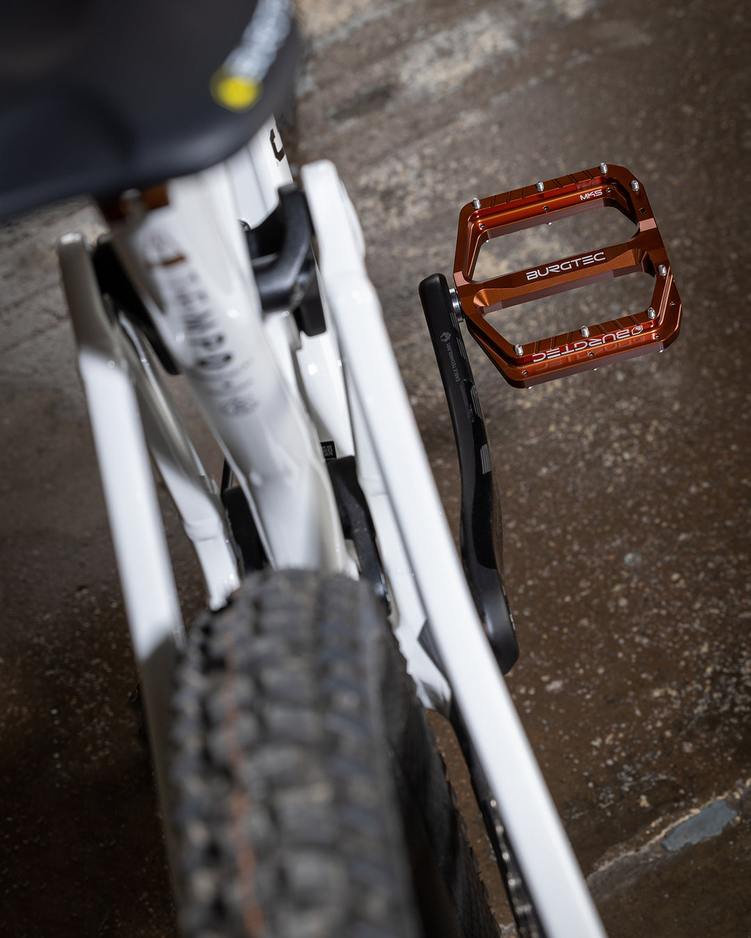 Burgtec Rear Axle - Canyon 173mm